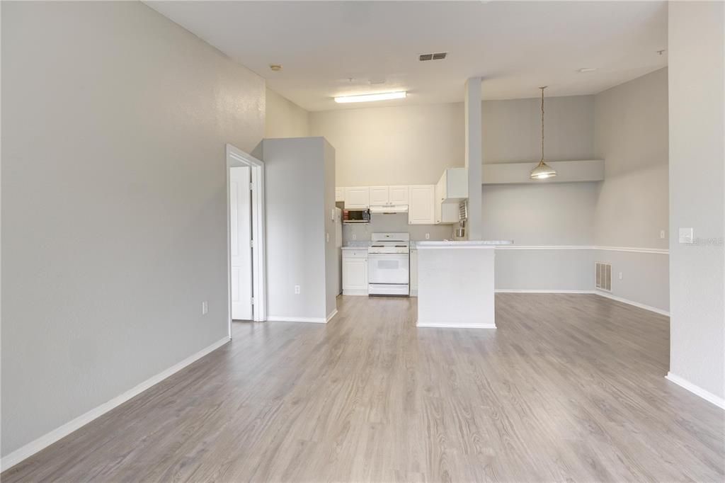 For Sale: $190,000 (2 beds, 2 baths, 1212 Square Feet)