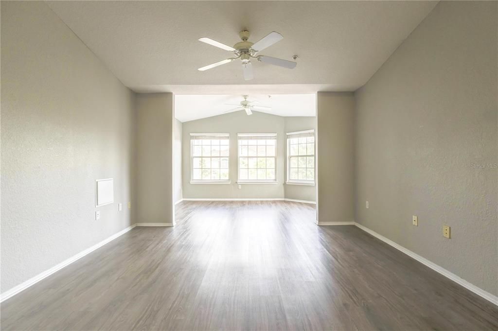 For Sale: $190,000 (2 beds, 2 baths, 1212 Square Feet)