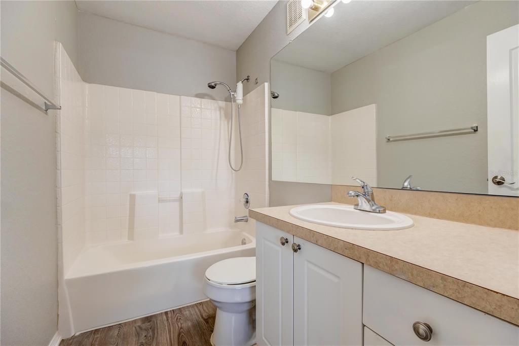 For Sale: $190,000 (2 beds, 2 baths, 1212 Square Feet)
