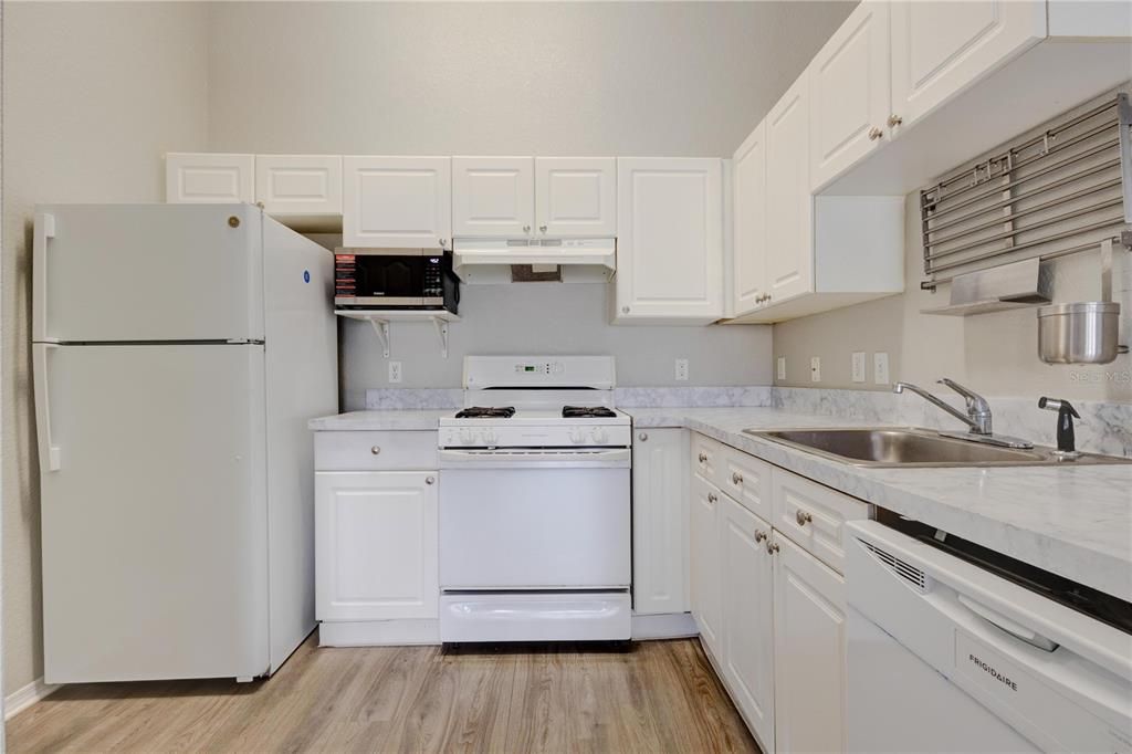 For Sale: $190,000 (2 beds, 2 baths, 1212 Square Feet)