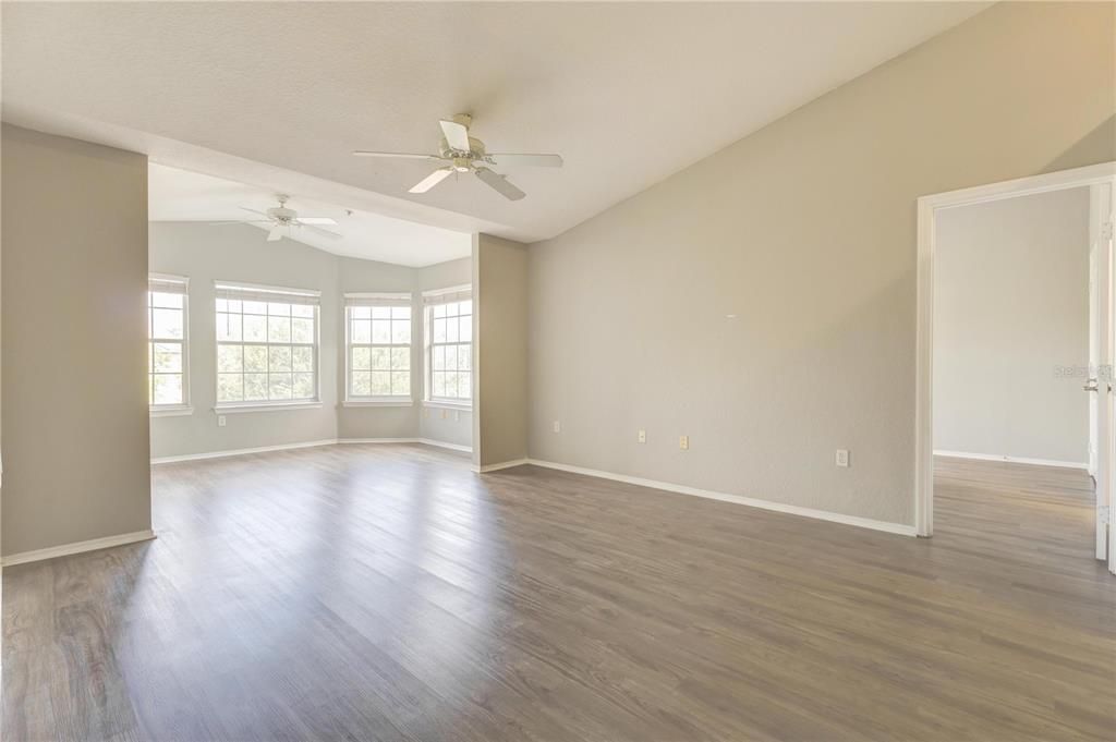 For Sale: $190,000 (2 beds, 2 baths, 1212 Square Feet)