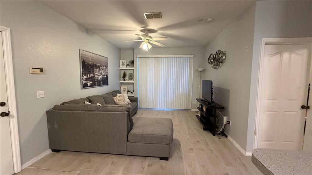 For Rent: $1,300 (1 beds, 1 baths, 672 Square Feet)