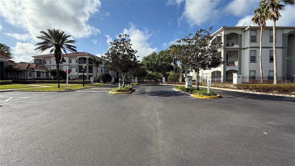 For Rent: $1,300 (1 beds, 1 baths, 672 Square Feet)