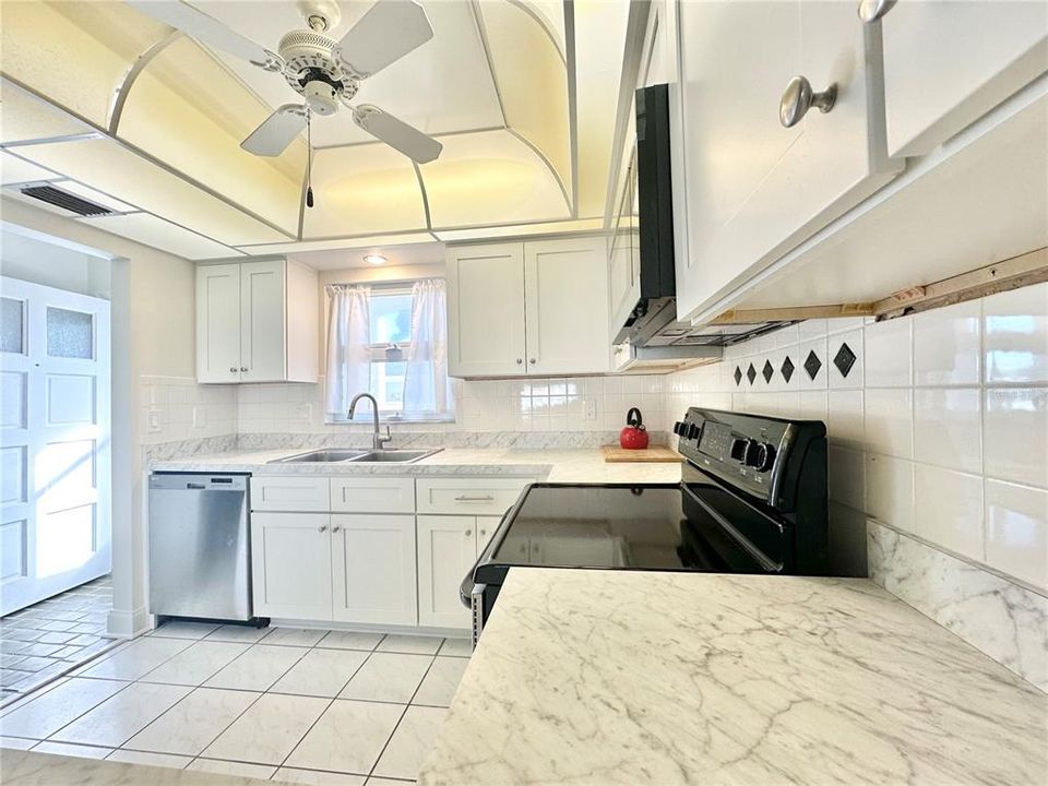 待售: $285,000 (2 贝兹, 2 浴室, 1134 平方英尺)