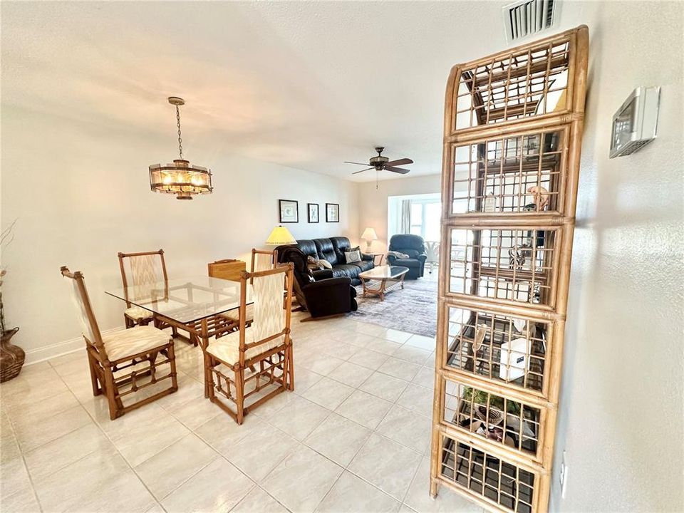 待售: $285,000 (2 贝兹, 2 浴室, 1134 平方英尺)