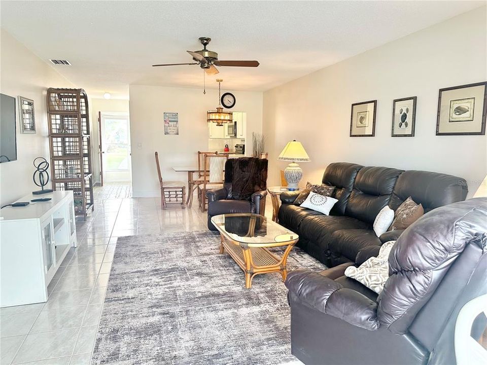 待售: $285,000 (2 贝兹, 2 浴室, 1134 平方英尺)