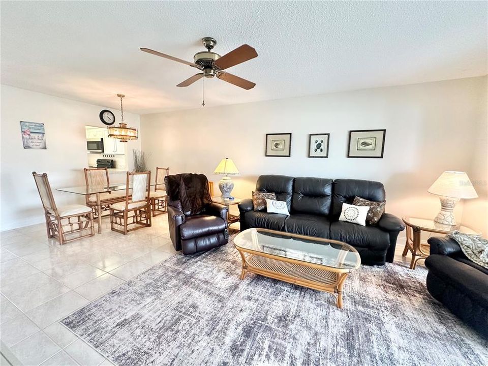 待售: $285,000 (2 贝兹, 2 浴室, 1134 平方英尺)