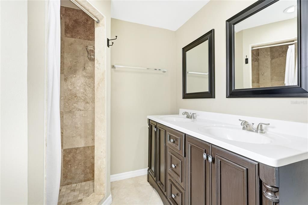 En Venta: $429,900 (3 camas, 2 baños, 1764 Pies cuadrados)