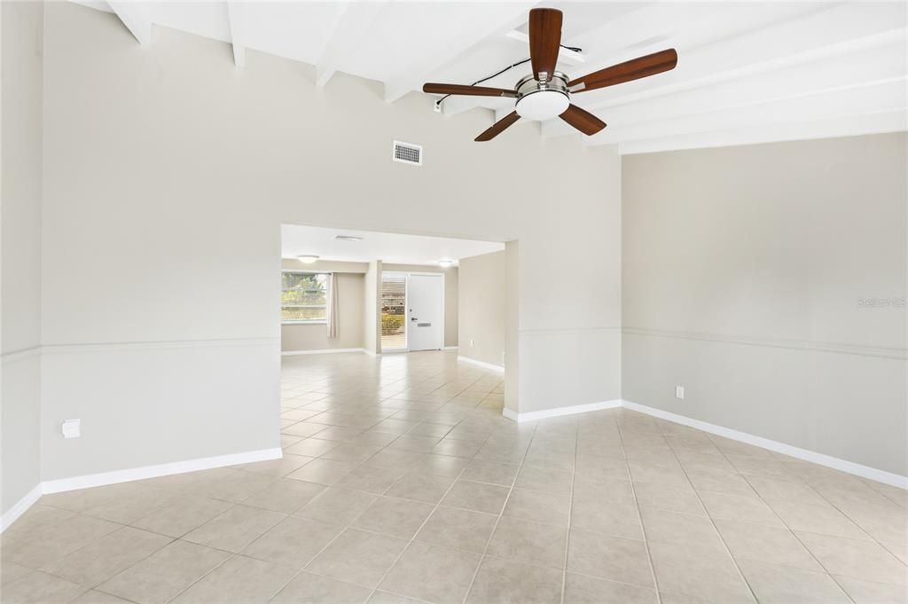 En Venta: $429,900 (3 camas, 2 baños, 1764 Pies cuadrados)