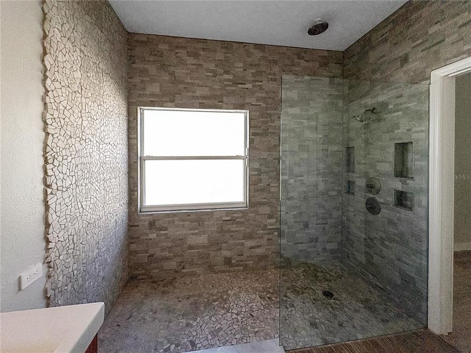 For Rent: $2,500 (4 beds, 3 baths, 1846 Square Feet)