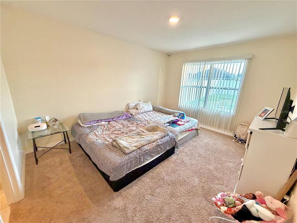 待售: $319,990 (4 贝兹, 2 浴室, 1828 平方英尺)