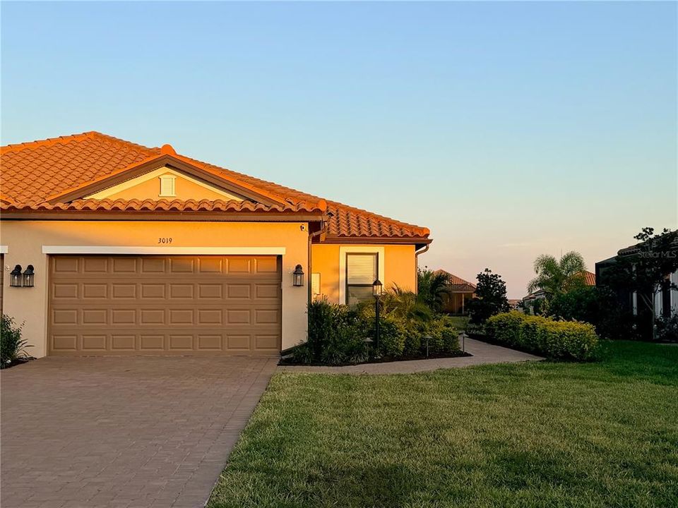 For Sale: $509,900 (2 beds, 2 baths, 1558 Square Feet)