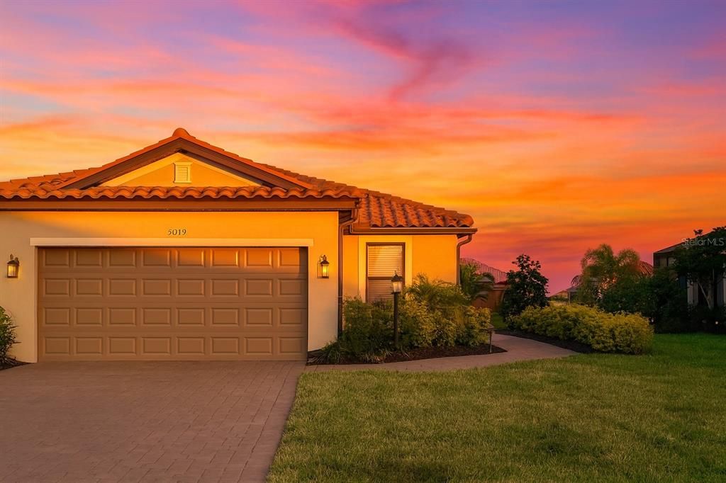 For Sale: $509,900 (2 beds, 2 baths, 1558 Square Feet)