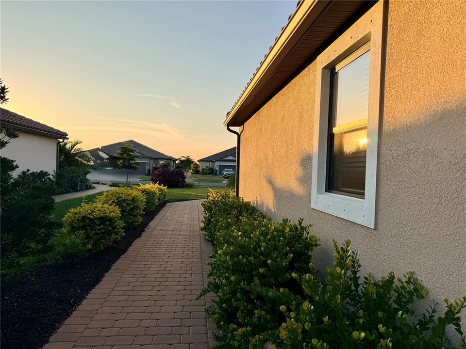 For Sale: $509,900 (2 beds, 2 baths, 1558 Square Feet)