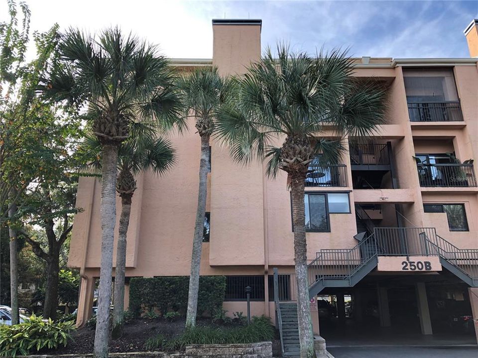 For Rent: $1,950 (1 beds, 2 baths, 1153 Square Feet)