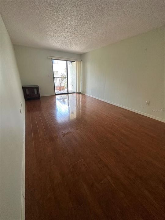 For Rent: $1,950 (1 beds, 2 baths, 1153 Square Feet)