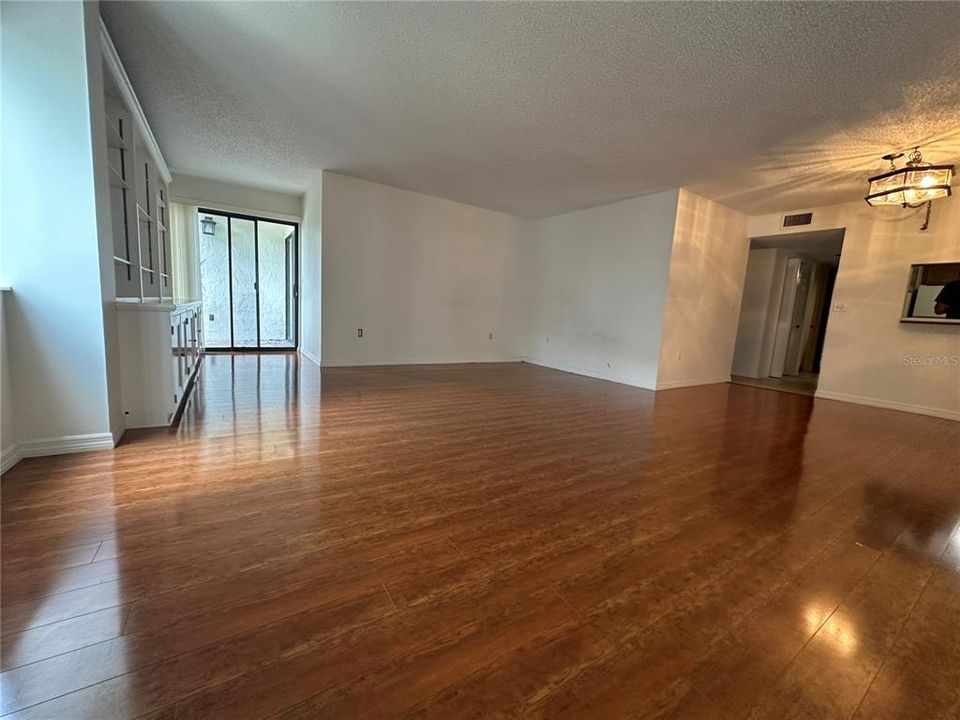 For Rent: $1,950 (1 beds, 2 baths, 1153 Square Feet)