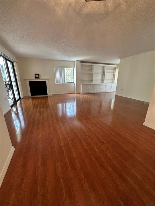 For Rent: $1,950 (1 beds, 2 baths, 1153 Square Feet)