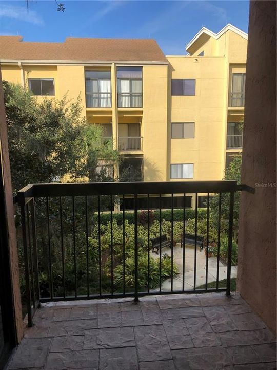 For Rent: $1,950 (1 beds, 2 baths, 1153 Square Feet)