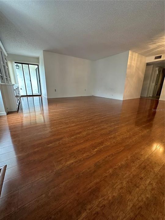 For Rent: $1,950 (1 beds, 2 baths, 1153 Square Feet)