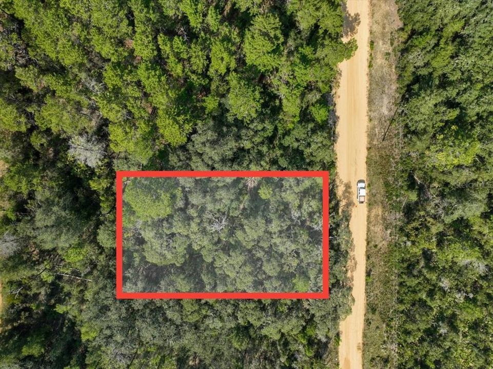 На продажу: $8,900 (0.22 acres)