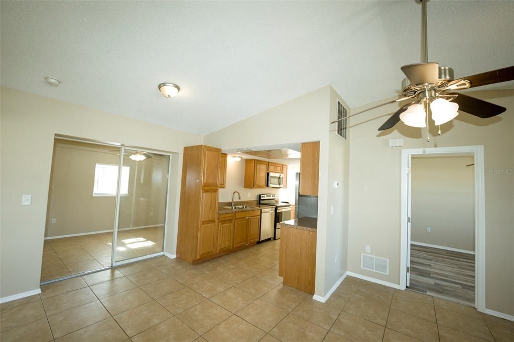 В аренду: $2,050 (2 спален, 2 ванн, 1091 Квадратных фут)