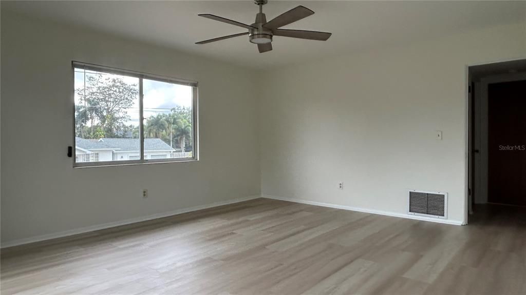 出租: $2,100 (2 贝兹, 1 浴室, 816 平方英尺)