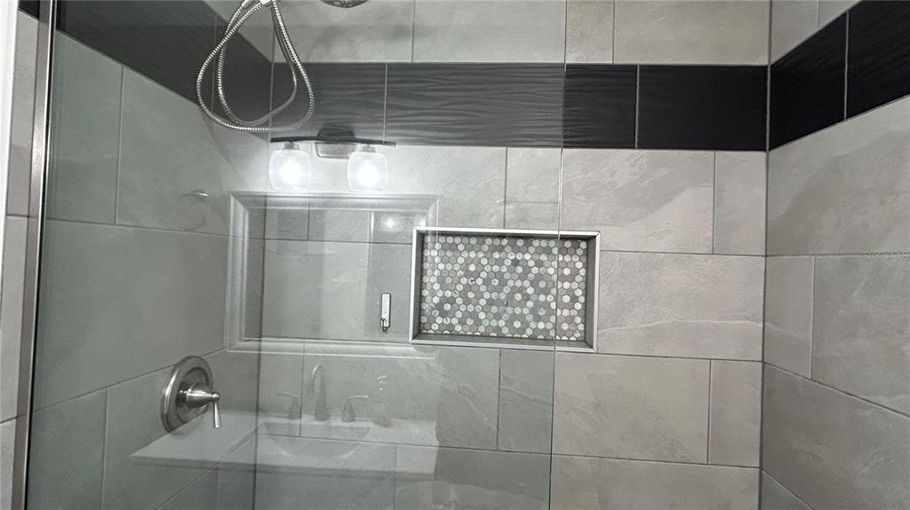 出租: $2,100 (2 贝兹, 1 浴室, 816 平方英尺)