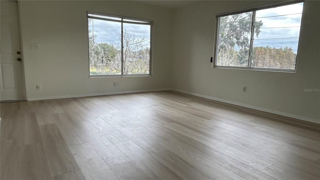 出租: $2,100 (2 贝兹, 1 浴室, 816 平方英尺)