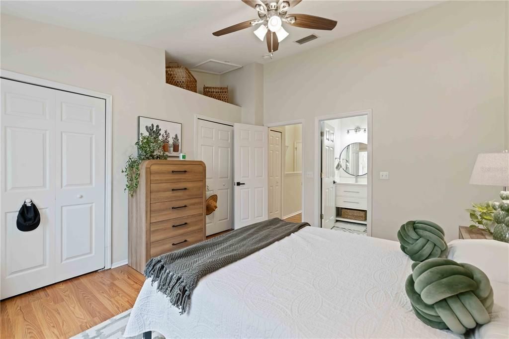 For Sale: $235,000 (2 beds, 2 baths, 1080 Square Feet)