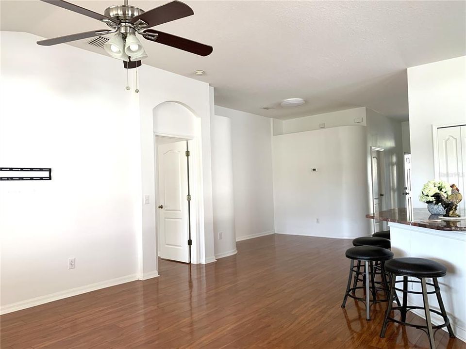 For Sale: $389,900 (3 beds, 2 baths, 1754 Square Feet)