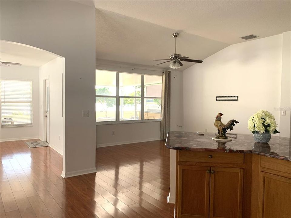 For Sale: $389,900 (3 beds, 2 baths, 1754 Square Feet)
