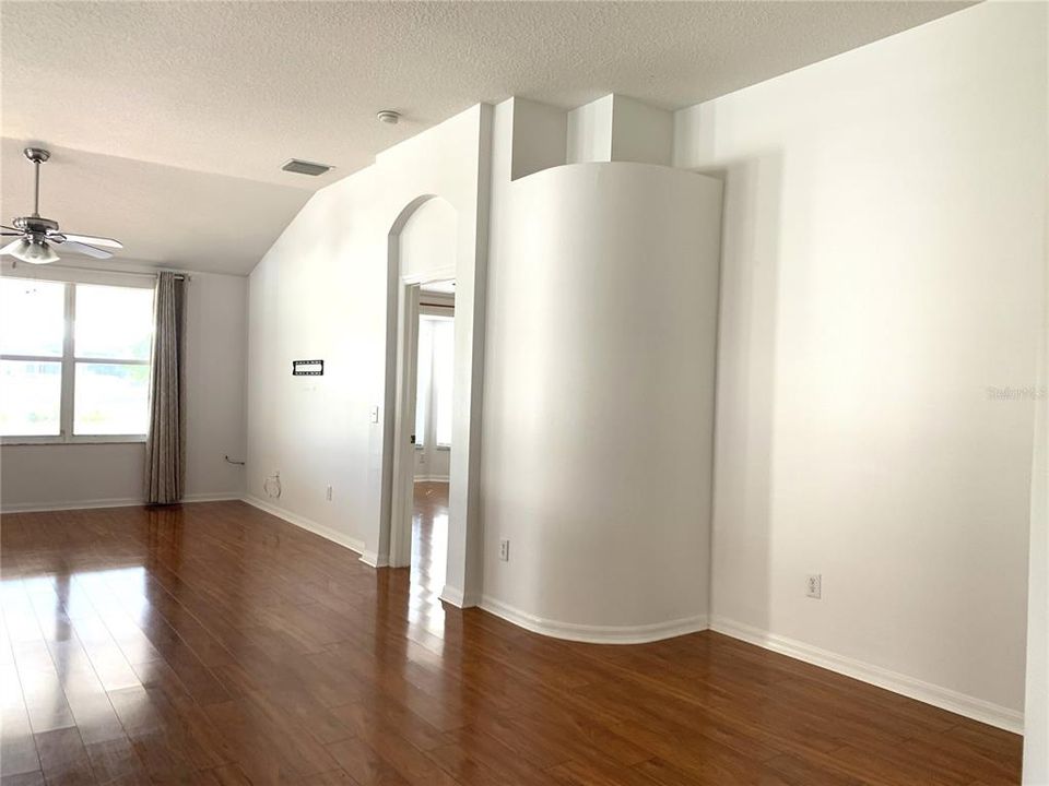 For Sale: $389,900 (3 beds, 2 baths, 1754 Square Feet)