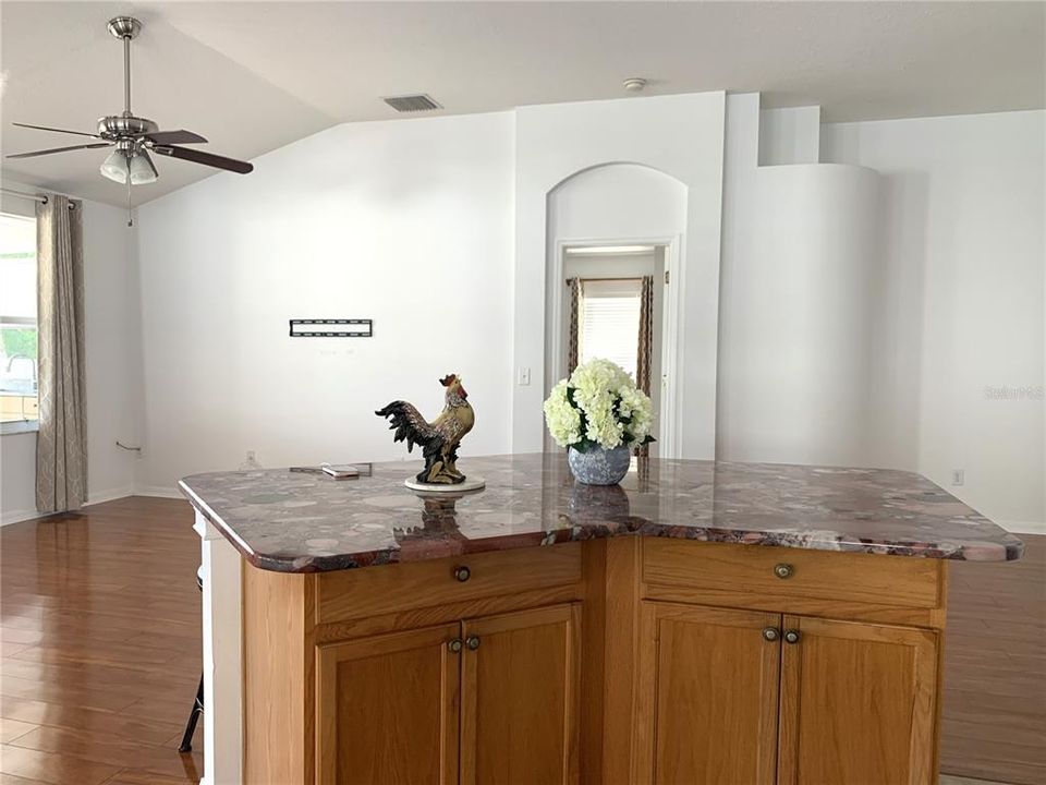 For Sale: $389,900 (3 beds, 2 baths, 1754 Square Feet)