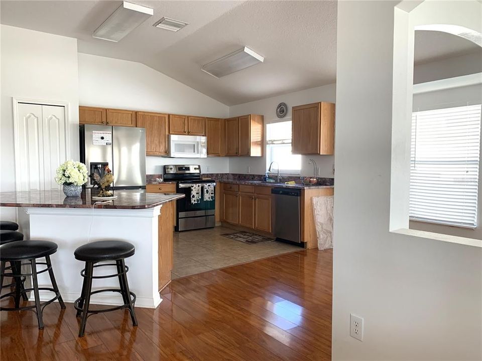 For Sale: $389,900 (3 beds, 2 baths, 1754 Square Feet)