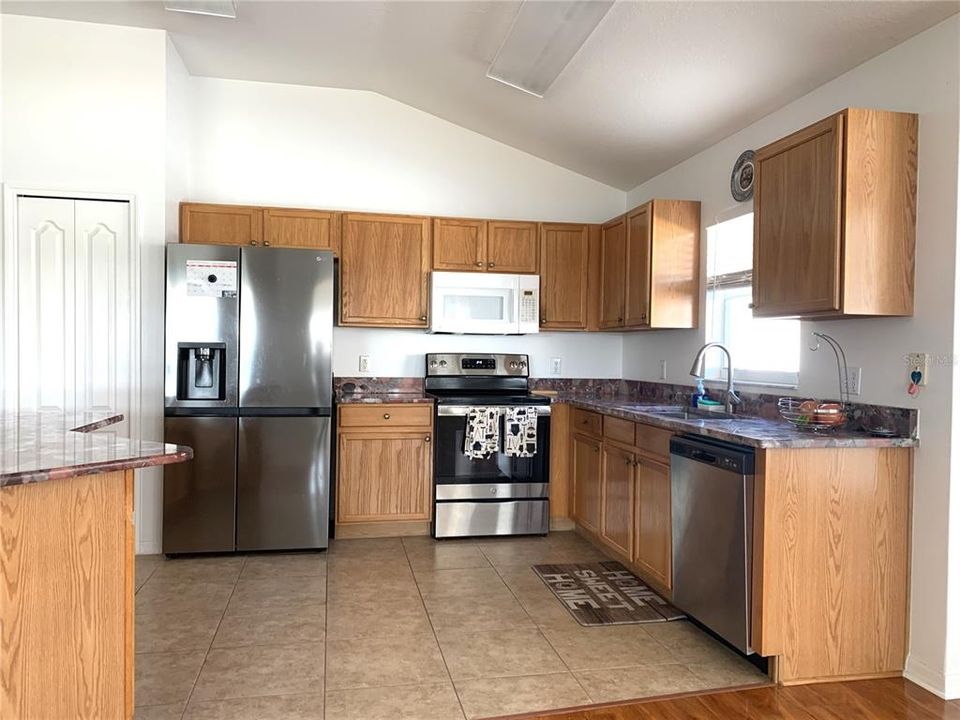 For Sale: $389,900 (3 beds, 2 baths, 1754 Square Feet)