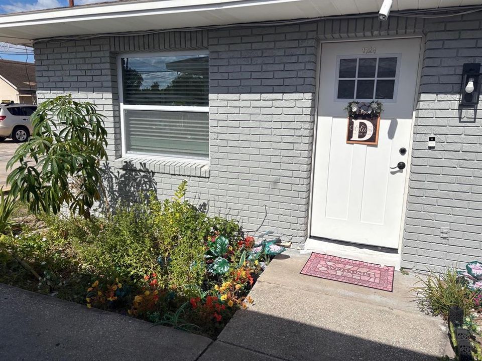 For Sale: $450,000 (6 beds, 0 baths, 2496 Square Feet)