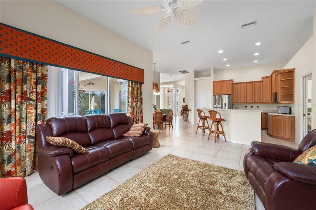 На продажу: $375,000 (3 спален, 2 ванн, 2292 Квадратных фут)