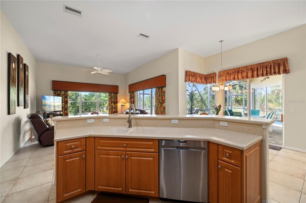 На продажу: $375,000 (3 спален, 2 ванн, 2292 Квадратных фут)