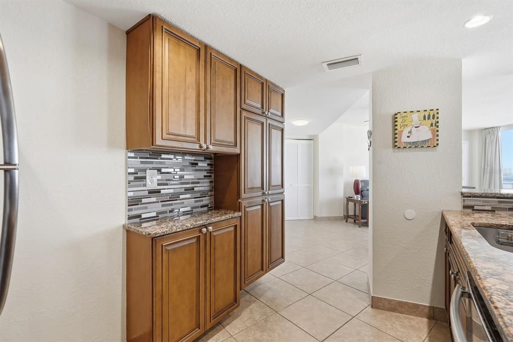 For Sale: $465,000 (2 beds, 2 baths, 1275 Square Feet)