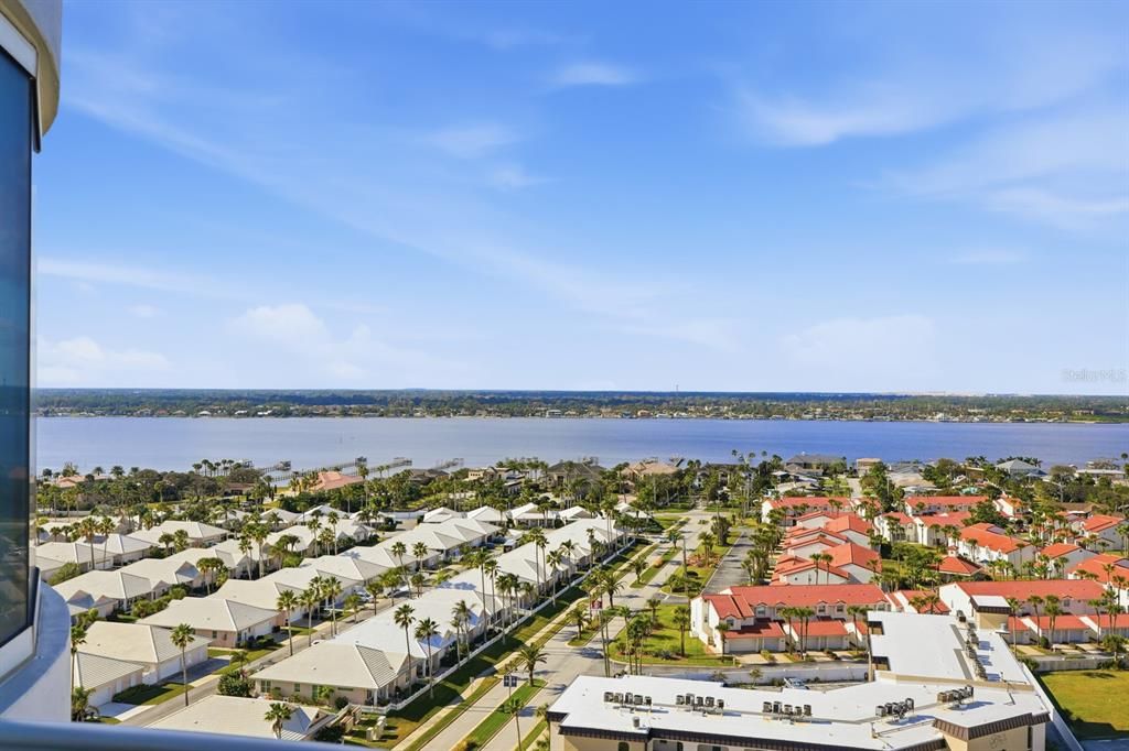 For Sale: $465,000 (2 beds, 2 baths, 1275 Square Feet)