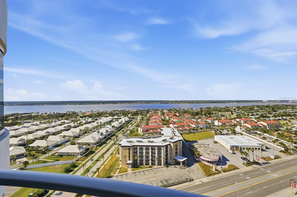 For Sale: $465,000 (2 beds, 2 baths, 1275 Square Feet)