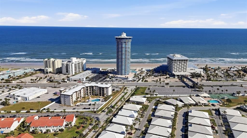 For Sale: $465,000 (2 beds, 2 baths, 1275 Square Feet)