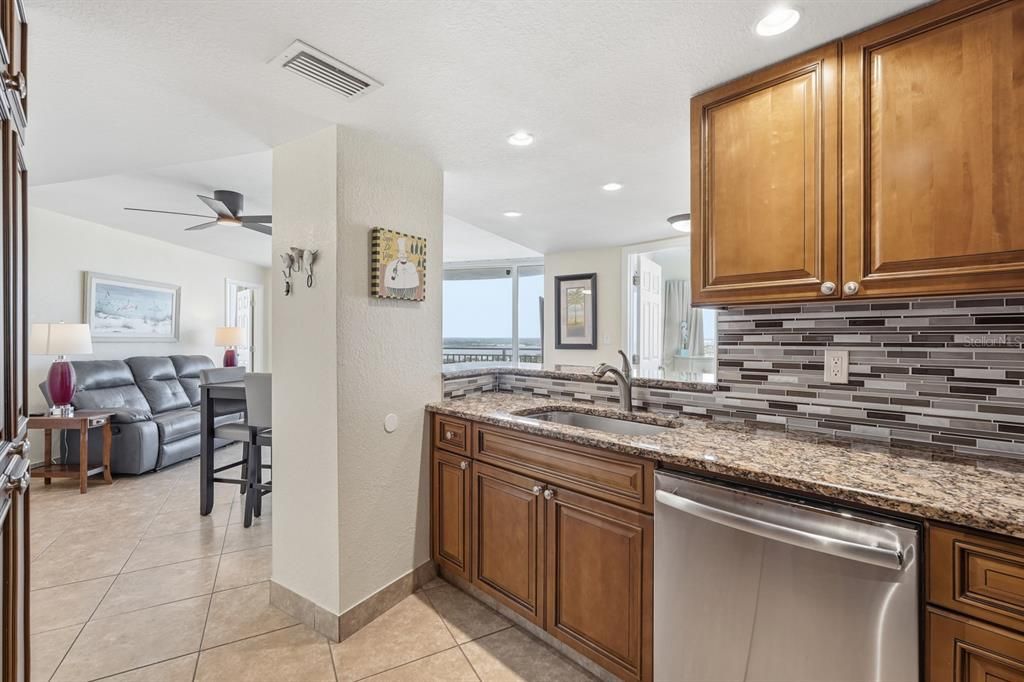 For Sale: $465,000 (2 beds, 2 baths, 1275 Square Feet)