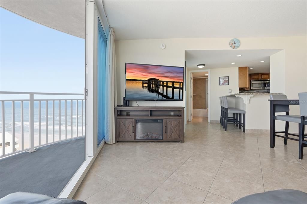 For Sale: $465,000 (2 beds, 2 baths, 1275 Square Feet)