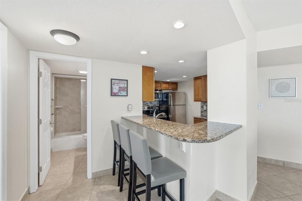 For Sale: $465,000 (2 beds, 2 baths, 1275 Square Feet)