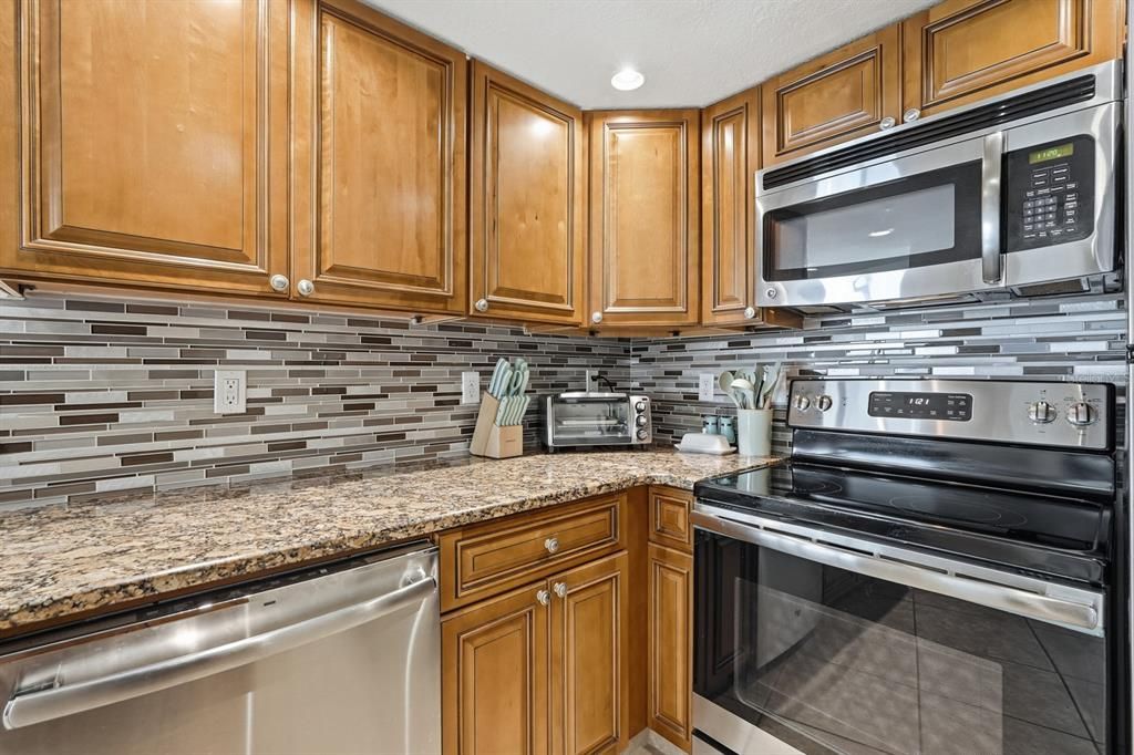 For Sale: $465,000 (2 beds, 2 baths, 1275 Square Feet)