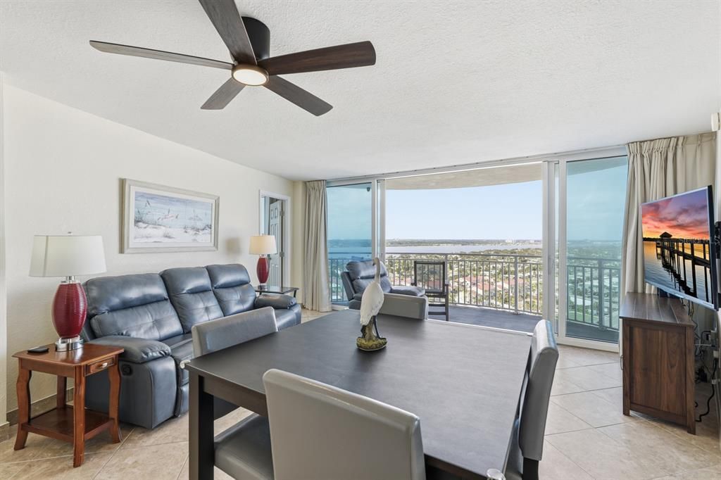 For Sale: $465,000 (2 beds, 2 baths, 1275 Square Feet)