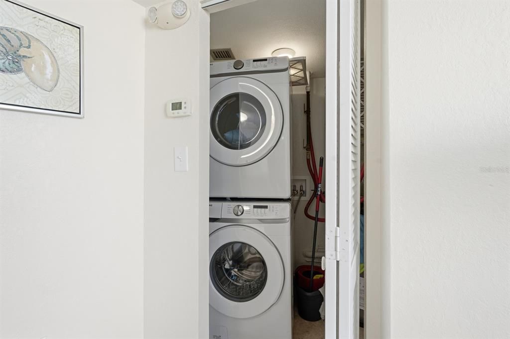 For Sale: $465,000 (2 beds, 2 baths, 1275 Square Feet)