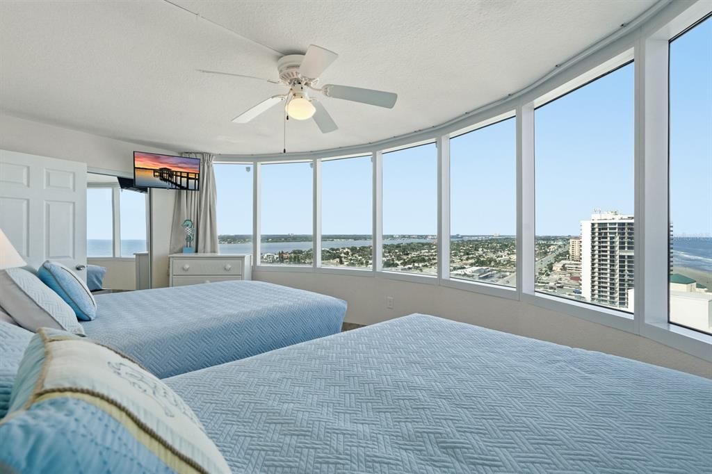 For Sale: $465,000 (2 beds, 2 baths, 1275 Square Feet)